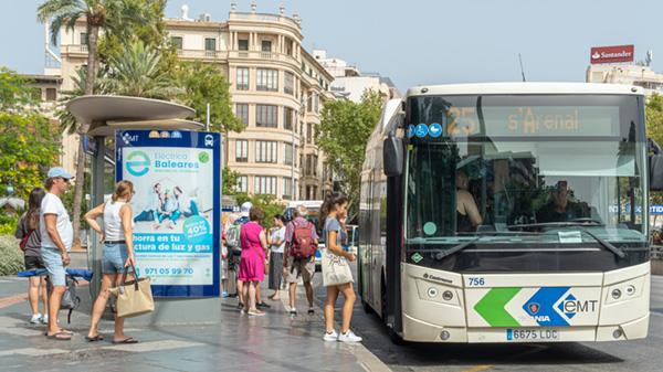 Chaufförsbristen är akut och då inte minst inom kollektivtrafiken, menar IRU. 