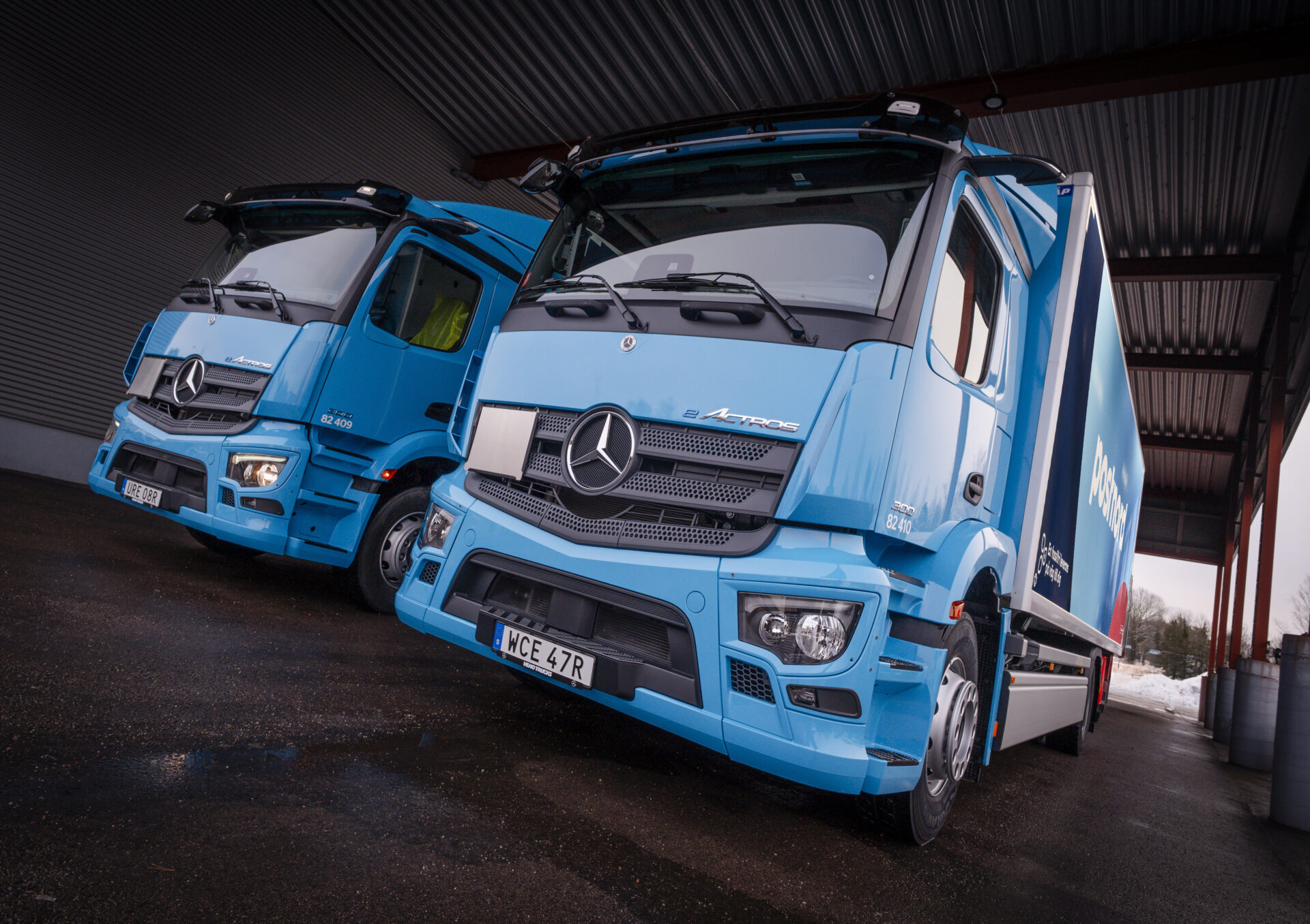    De första av sex eldrivna Mercedes-Benz eActros för Postnord. Foto: Postnord.