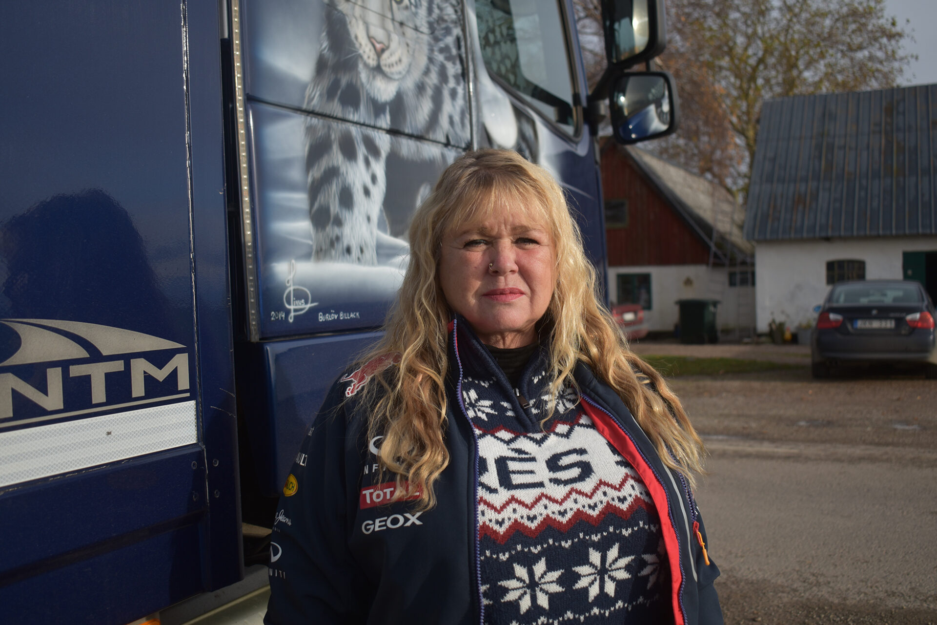 Erika är en veteran i transportbranschen – sedan 1987 har hon arbetat som lastbilschaufför. Foto: Malin Ny